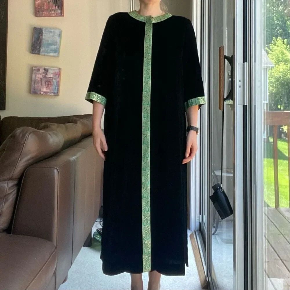 VTG 1960s B. Cohen Lord & Taylor Black Velvet Kaftan Gold Green Trim Hostess Gow